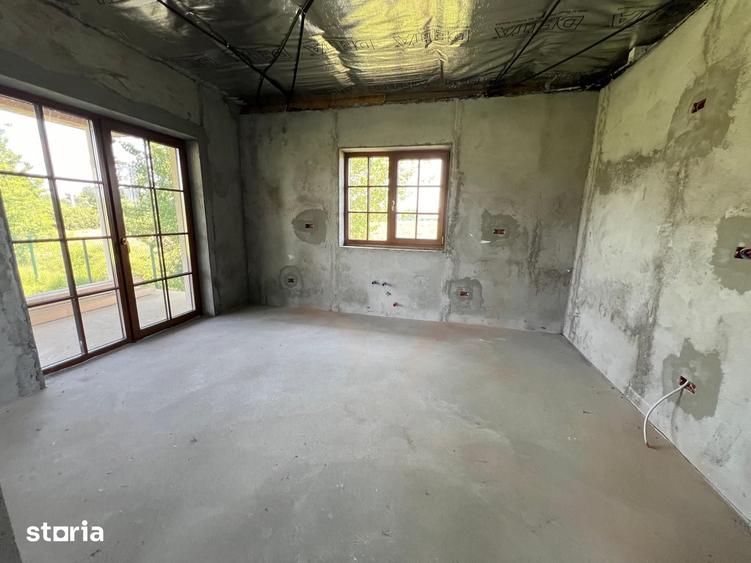 Casă cu 4 camere cu Teren 1500 Mp în Săcălășeni