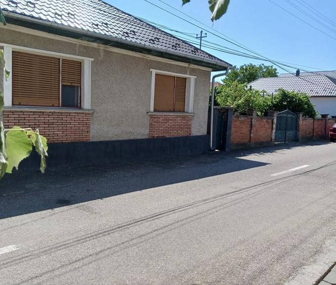 Casă cu 4 camere în Central