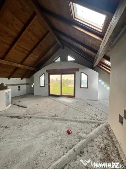 Casă cu 7 camere cu Teren 1674 Mp în Frătăuții Vechi