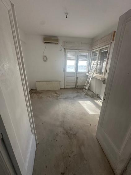 Apartament cu 3 camere semidecomandat în Cișmigiu