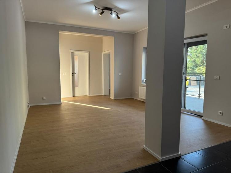 Apartament cu 3 camere decomandat în Giroc