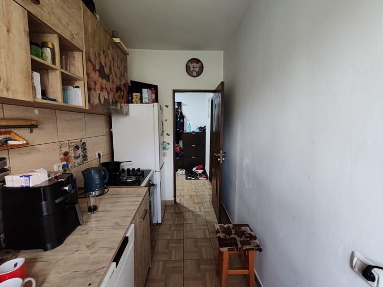 Apartament cu 3 camere semidecomandat în Gării