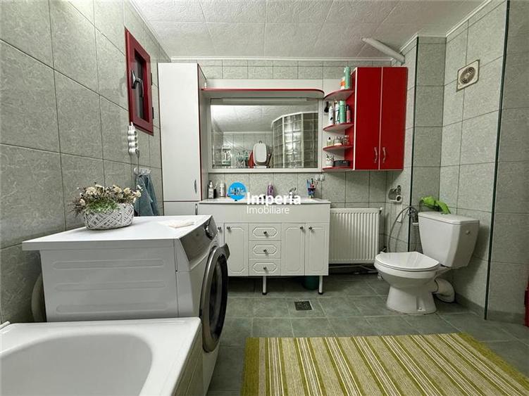 Casă individuală cu 6 camere cu Canalizare în Bucium