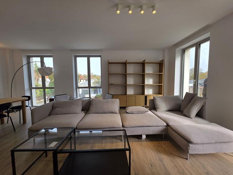 Apartament cu 3 camere în P-ța Universității
