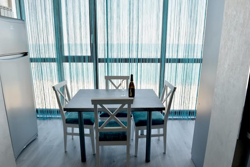 Apartament cu 3 camere decomandat, mobilat în Faleza Nord