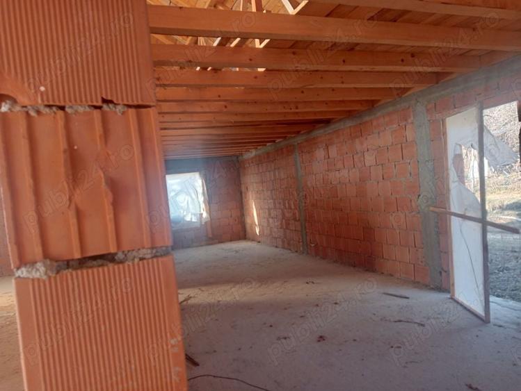 Casă cu 4 camere în Bozioru