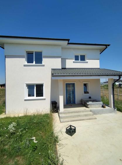 Casă cu 4 camere în Crevedia