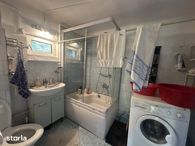 Casă cu 4 camere cu Teren 1498 Mp în Florești