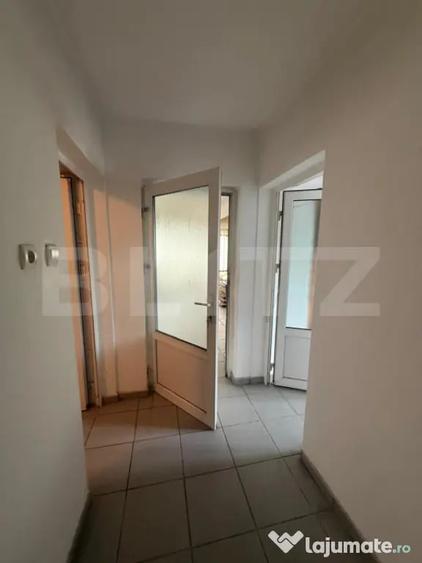 Casă cu 6 camere cu Teren 250 Mp în Bereasca