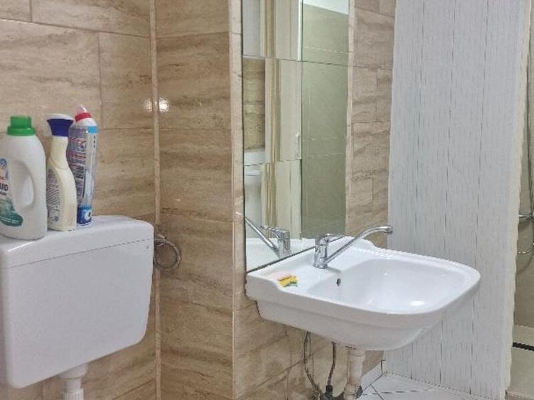 Apartament cu 2 camere decomandat în Splaiul Unirii