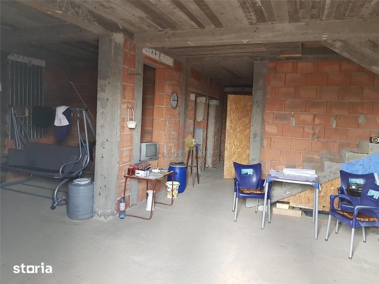 Casă cu 4 camere cu Teren 682 Mp în Cazasu