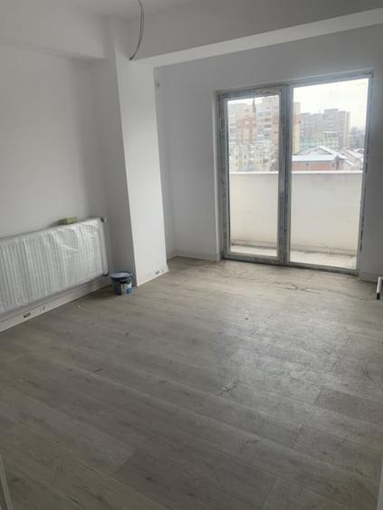 Apartament cu 4 camere decomandat în George Enescu