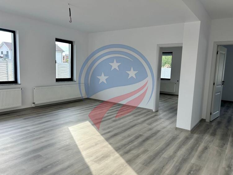 Casă individuală cu 4 camere cu Canalizare în Exterior Est