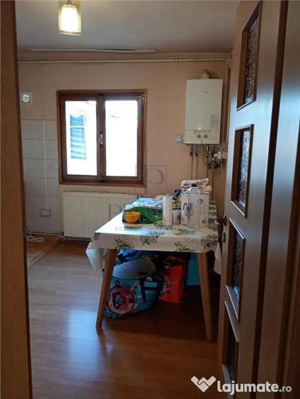 Apartament cu 3 camere decomandat în Bucovina