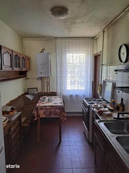 Apartament cu 3 camere decomandat în Rovine