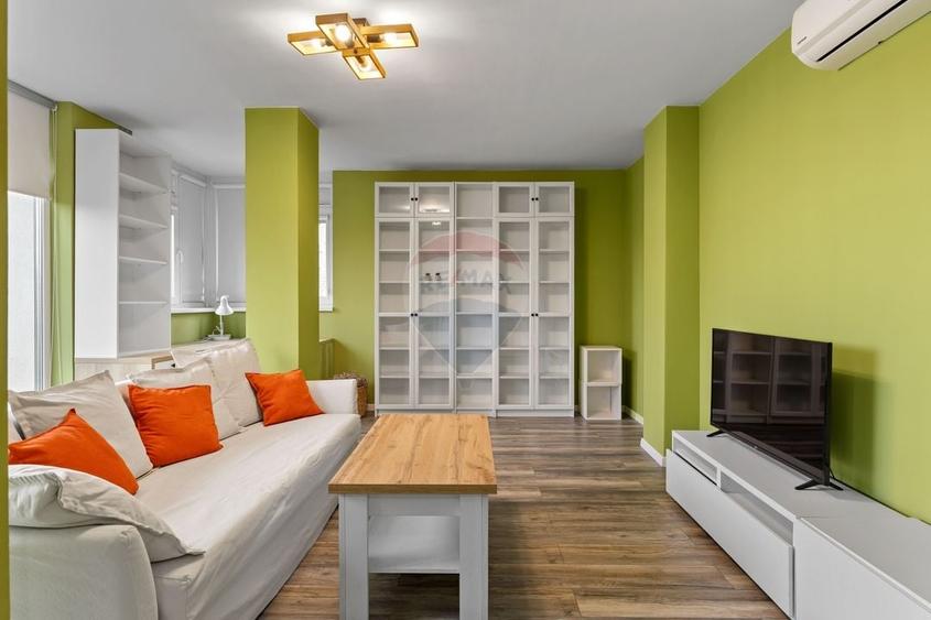Apartament cu 3 camere decomandat în Romanilor