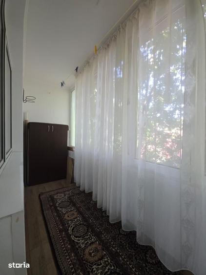 Apartament cu 3 camere semidecomandat în Dobroești