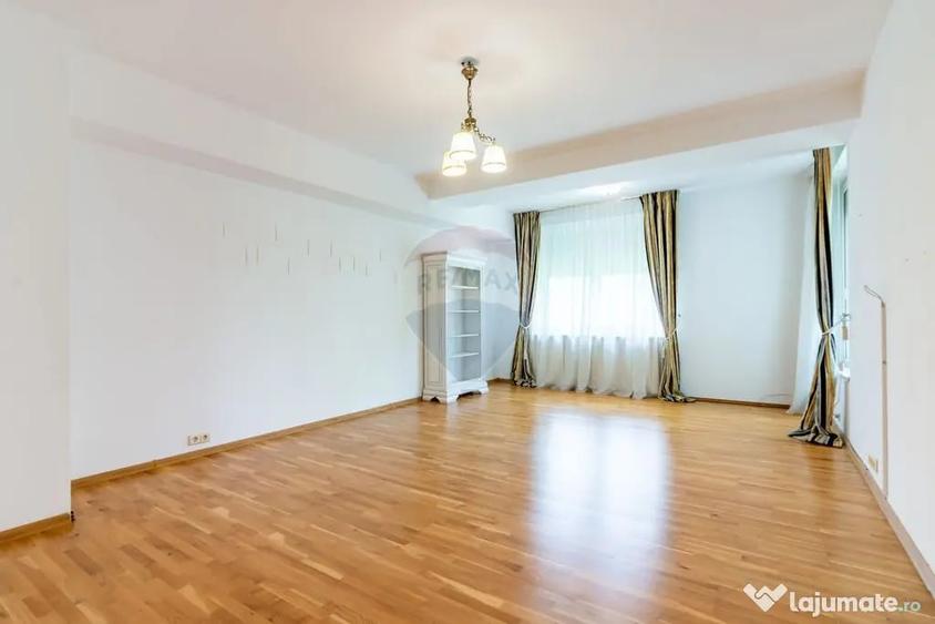 Apartament cu 4 camere decomandat în Nordului