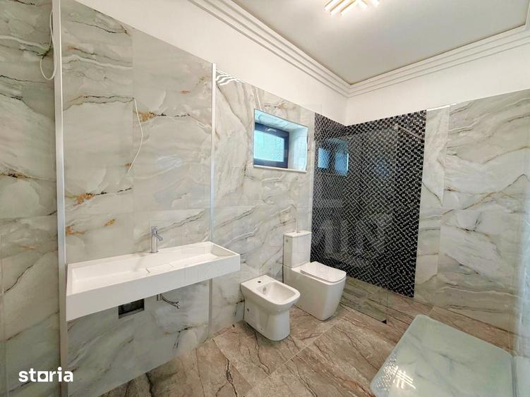 Casă cu 5 camere cu Teren 462 Mp în 1 Mai