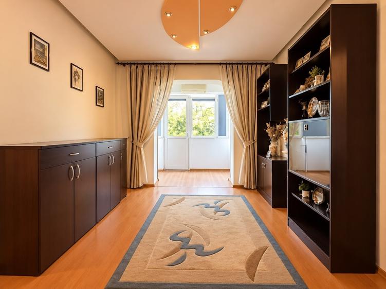 Apartament cu 4 camere decomandat, mobilat în Inel II