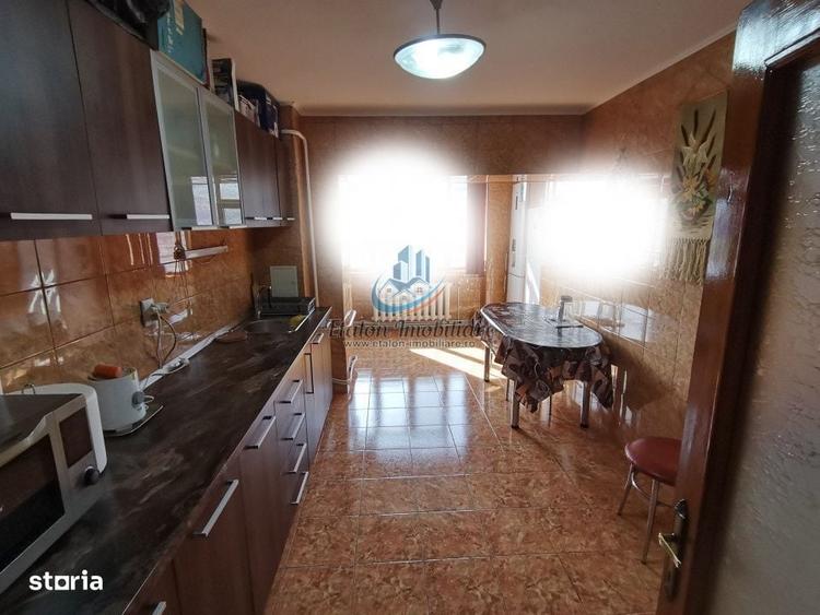 Apartament cu 3 camere decomandat în 1 Mai