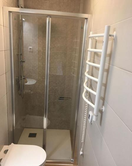 Apartament cu 3 camere, mobilat în Pajura