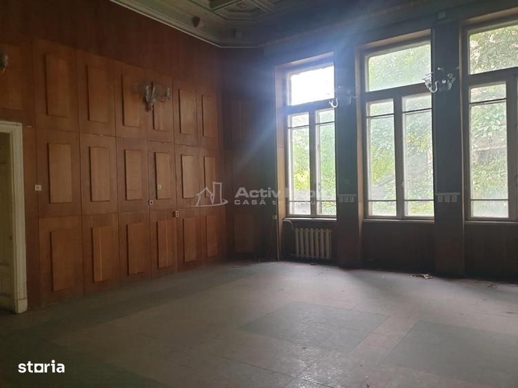 Casă cu 4 camere cu Teren 1800 Mp în Central