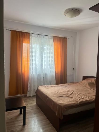 Apartament 2 camere, decomandat, zona Vest - 1