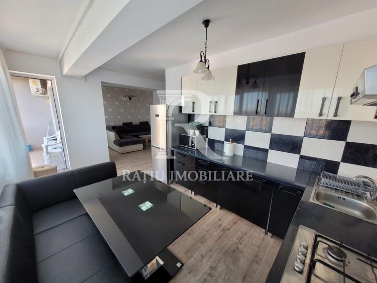 Apartament cu 3 camere decomandat, mobilat în Central