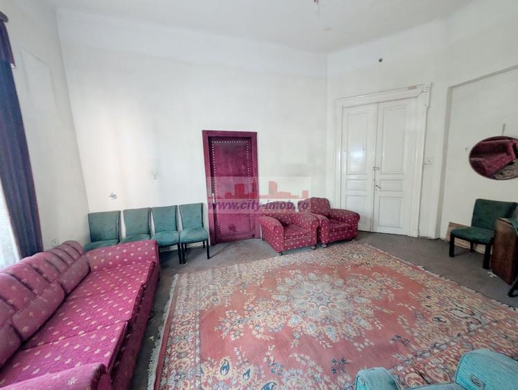 Apartament cu 3 camere semidecomandat în Victoriei