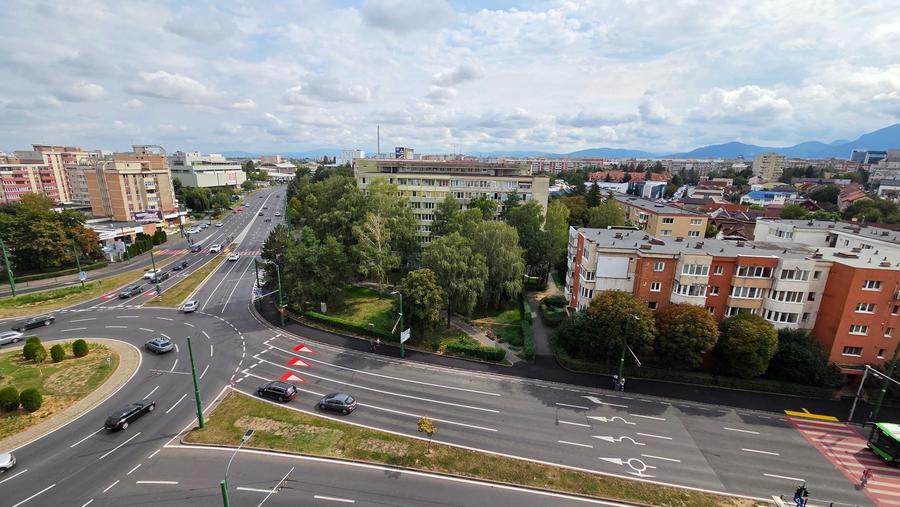Apartament cu 3 camere decomandat, mobilat în Aurel Vlaicu