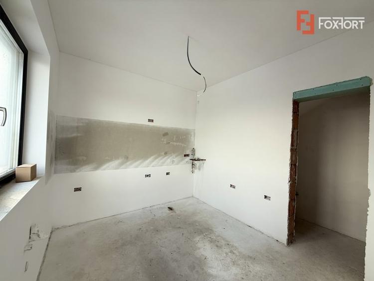 Casă individuală cu 5 camere cu Canalizare în Săcălaz