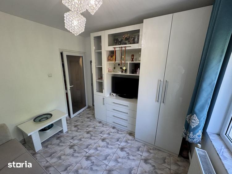 Apartament cu 4 camere decomandat în Micro 16