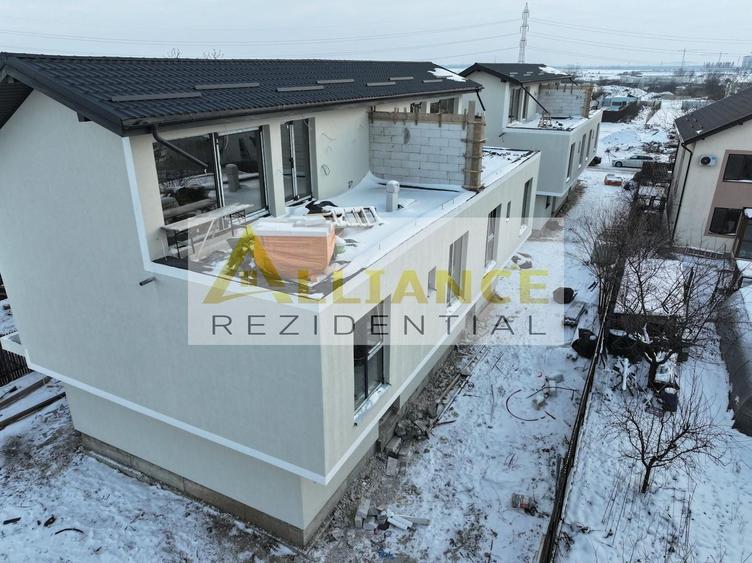 Casă individuală cu 5 camere decomandat cu Canalizare în Central