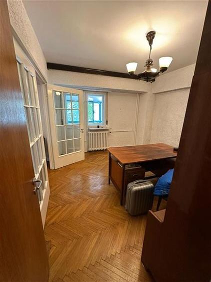 Apartament cu 4 camere decomandat, mobilat în Calea Victoriei