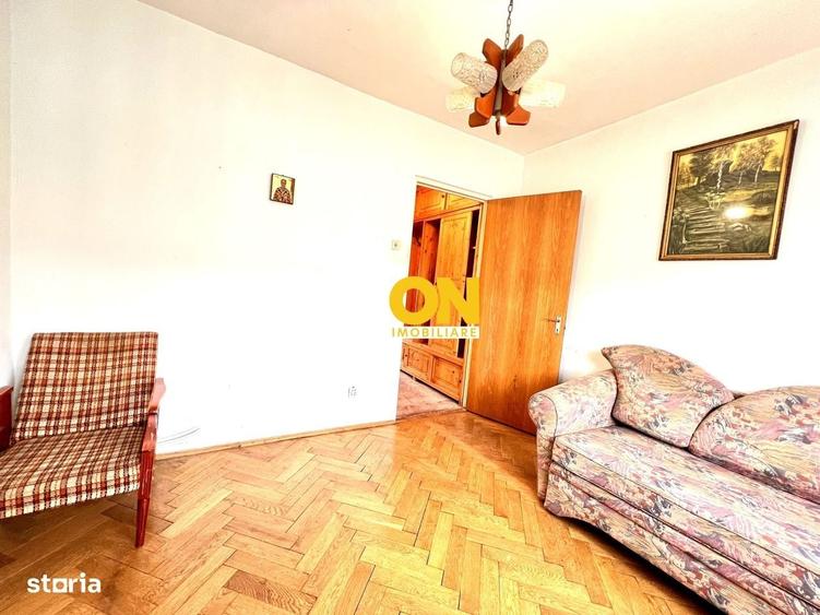 Apartament cu 3 camere decomandat în Cetate
