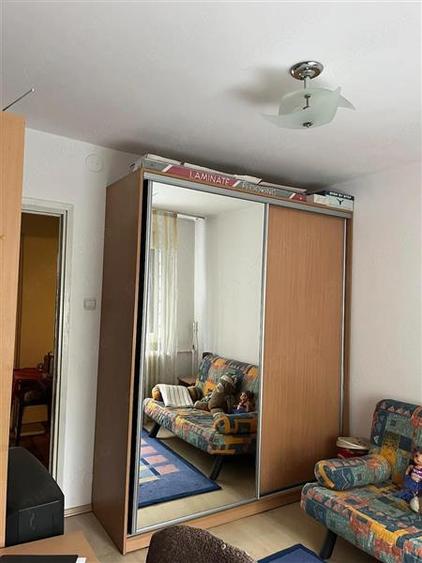 Apartament cu 3 camere semidecomandat, mobilat în Brâncoveanu