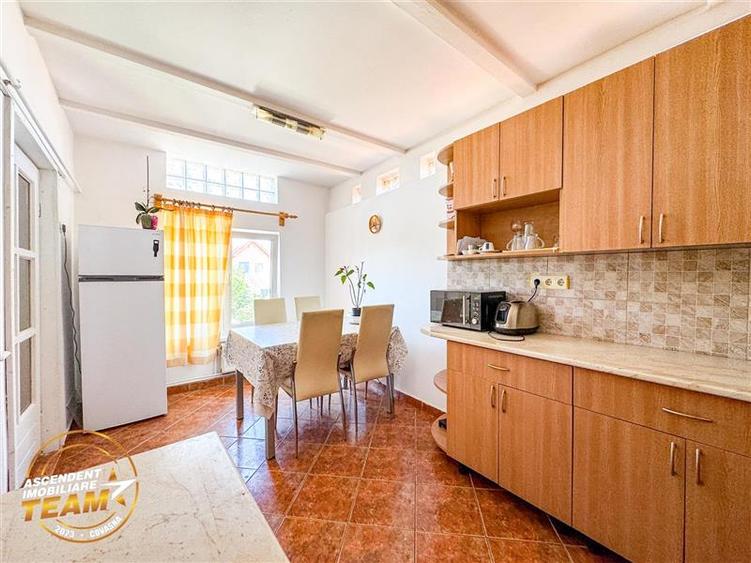 Casă individuală cu 5 camere cu Canalizare în Simeria