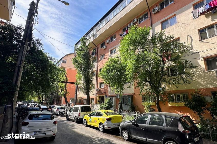 Apartament cu 3 camere, mobilat în Vitan