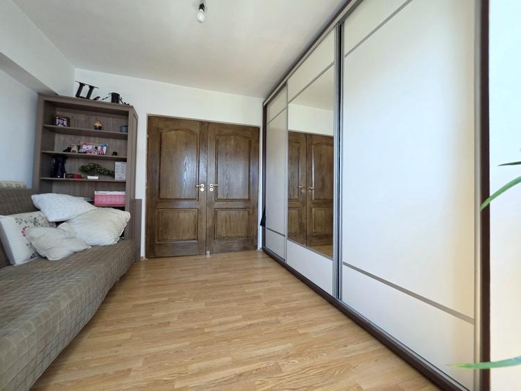 Apartament cu 4 camere decomandat în Vitan Mall