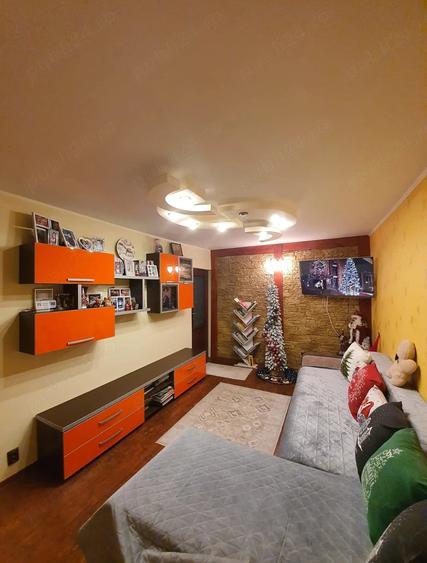 Apartament cu 3 camere decomandat în Micro 17