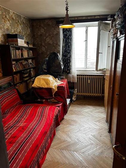 Apartament cu 3 camere semidecomandat în Obor