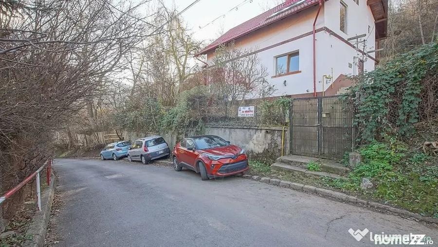 Casă cu 2 camere cu Teren 1000 Mp în Central