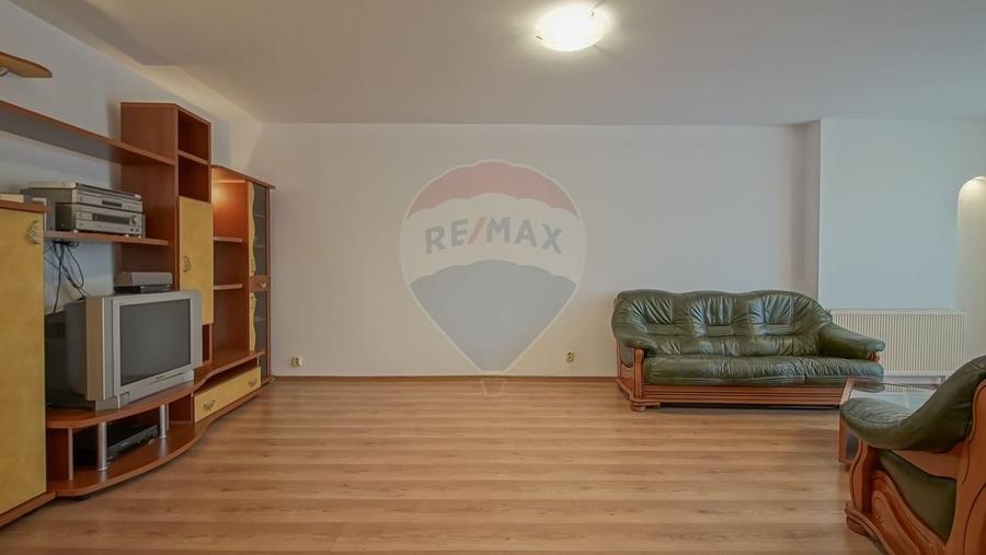 Apartament cu 3 camere decomandat, mobilat în 13 Decembrie