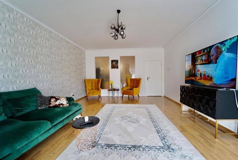 Apartament cu 3 camere decomandat în Plopilor