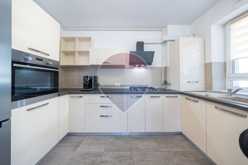 Apartament cu 2 camere decomandat, mobilat în Tractorul