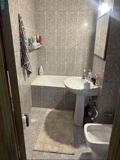 Apartament cu 3 camere decomandat în Școlilor
