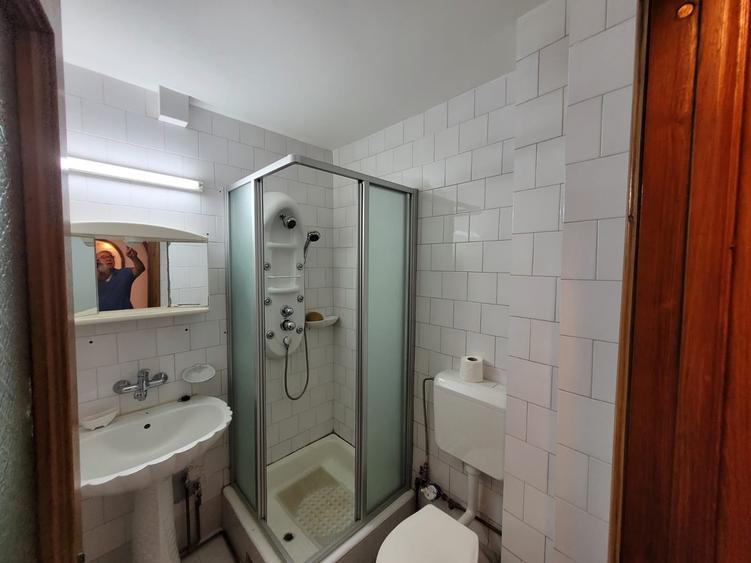 De închiriat apartament cu 4 camere - 9