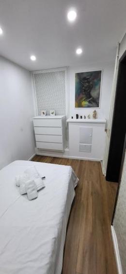 Apartament cu 3 camere, mobilat în P-ța Universității