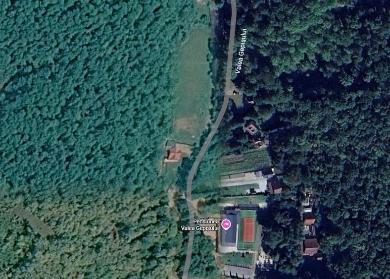Teren de 1000 mp, în Groși